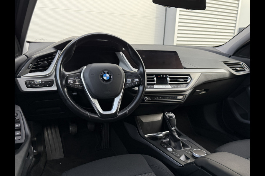 BMW 1-serie 116i Business Edition | Apple Carplay | DAB+ | PDC V+A