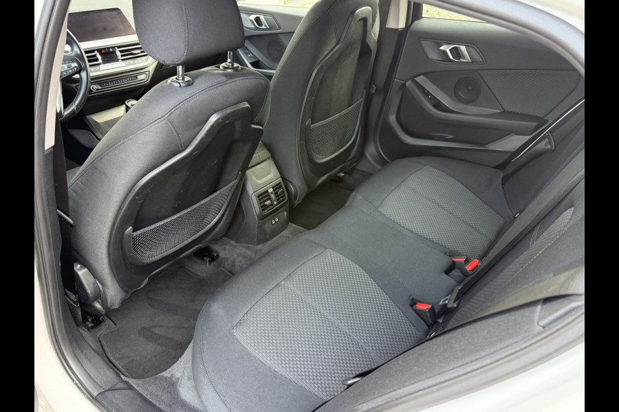 BMW 1-serie 116i Business Edition | Apple Carplay | DAB+ | PDC V+A