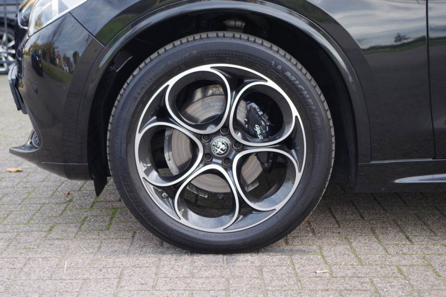 Alfa Romeo Stelvio 2.0 T 280 PK AWD Q4 Veloce, Adap. Onderstel, Panoramadak, Trekhaak, H/K Sound, Lederen Sportstoelen