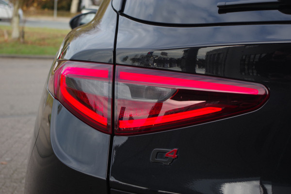 Alfa Romeo Stelvio 2.0 T 280 PK AWD Q4 Veloce, Adap. Onderstel, Panoramadak, Trekhaak, H/K Sound, Lederen Sportstoelen