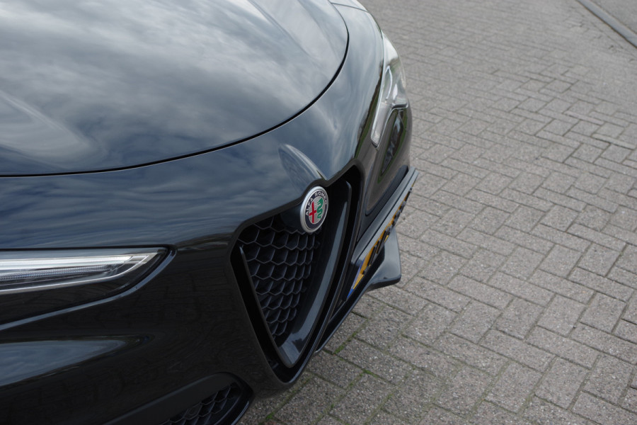 Alfa Romeo Stelvio 2.0 T 280 PK AWD Q4 Veloce, Adap. Onderstel, Panoramadak, Trekhaak, H/K Sound, Lederen Sportstoelen