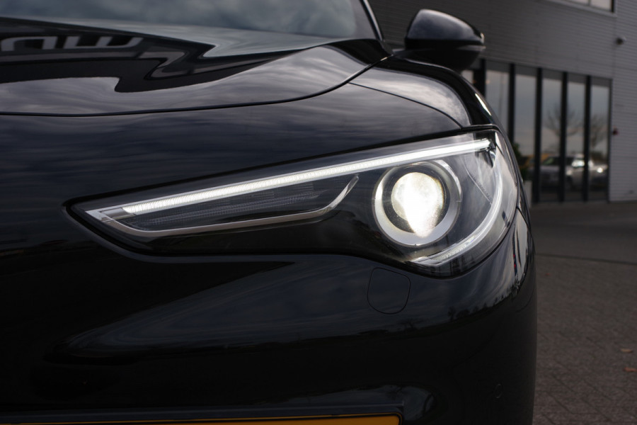 Alfa Romeo Stelvio 2.0 T 280 PK AWD Q4 Veloce, Adap. Onderstel, Panoramadak, Trekhaak, H/K Sound, Lederen Sportstoelen