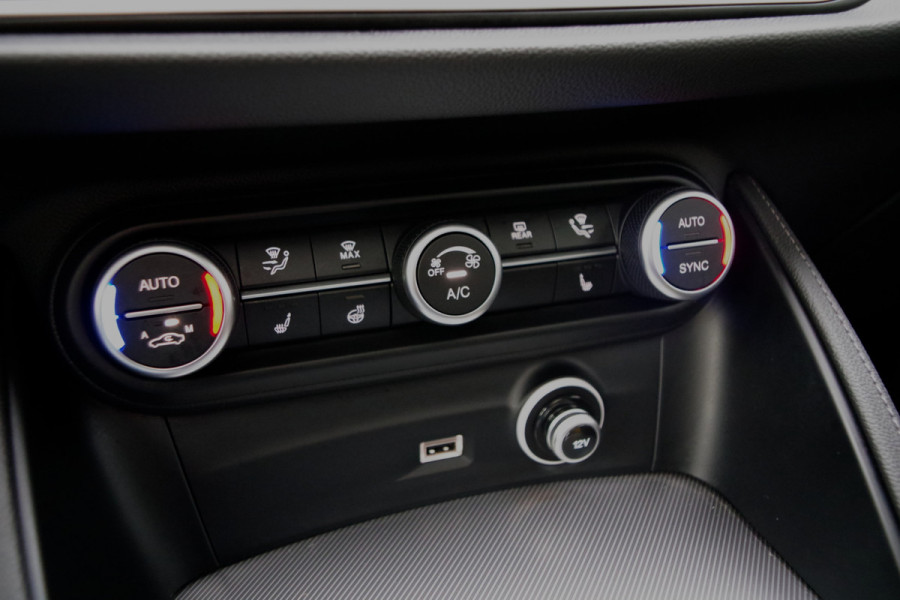 Alfa Romeo Stelvio 2.0 T 280 PK AWD Q4 Veloce, Adap. Onderstel, Panoramadak, Trekhaak, H/K Sound, Lederen Sportstoelen