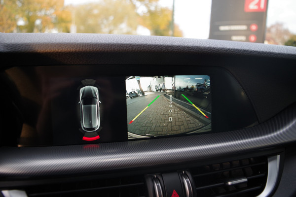 Alfa Romeo Stelvio 2.0 T 280 PK AWD Q4 Veloce, Adap. Onderstel, Panoramadak, Trekhaak, H/K Sound, Lederen Sportstoelen