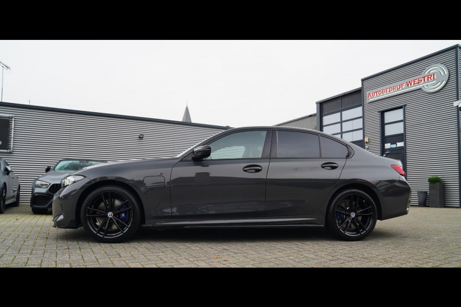 BMW 3-serie 330e High Executive | M-pakket | Facelift 2025 | Widescreen Groot Navi | Camera |