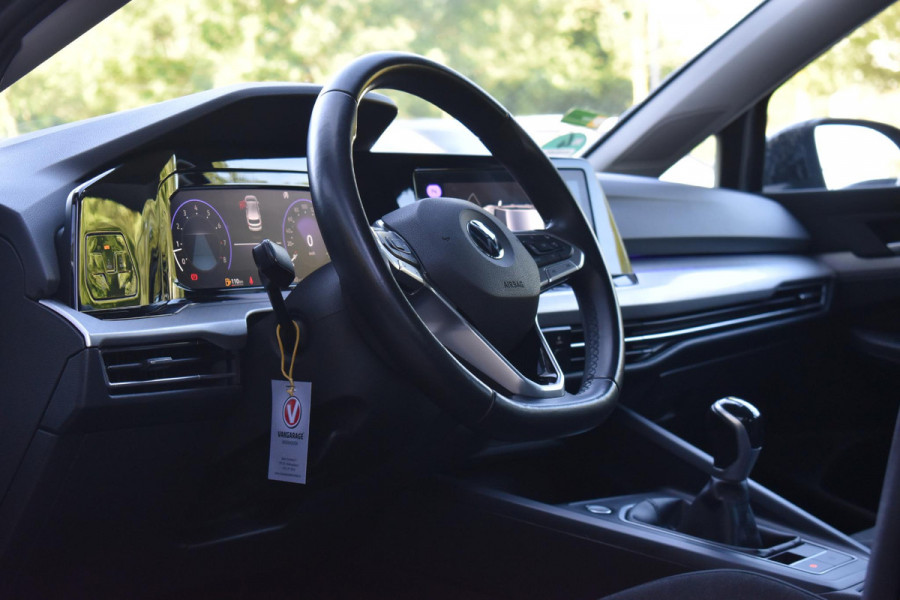 Volkswagen Golf 1.5 TSI Life Business Lane ACC Keyless StuurVerw. Stoelvw