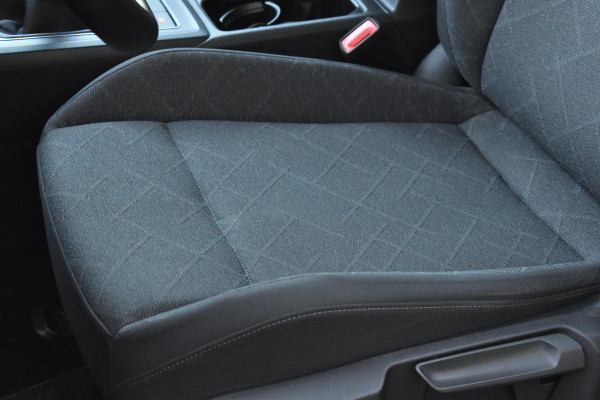 Volkswagen Golf 1.5 TSI Life Business Lane ACC Keyless StuurVerw. Stoelvw