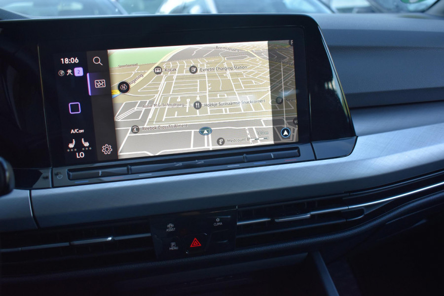 Volkswagen Golf 1.5 TSI Life Business Lane ACC Keyless StuurVerw. Stoelvw