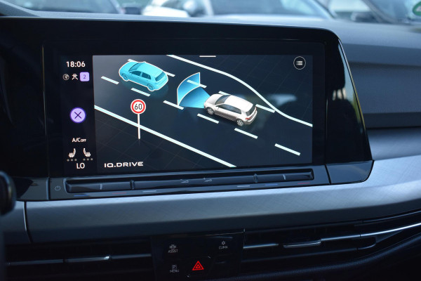 Volkswagen Golf 1.5 TSI Life Business Lane ACC Keyless StuurVerw. Stoelvw