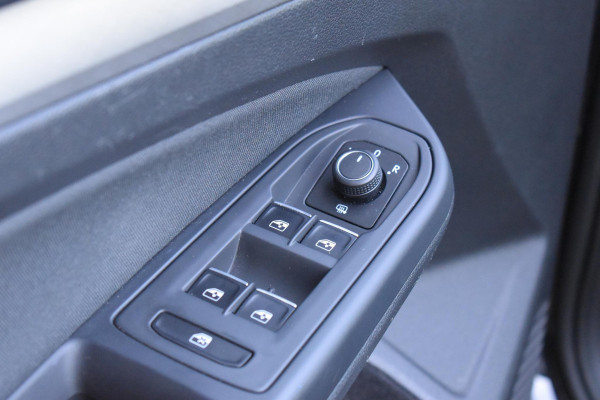 Volkswagen Golf 1.5 TSI Life Business Lane ACC Keyless StuurVerw. Stoelvw