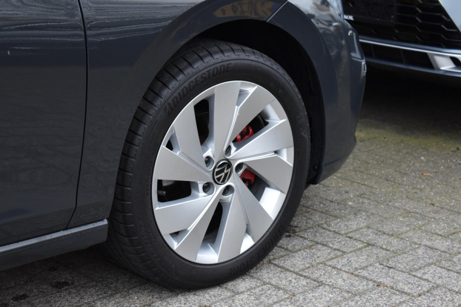 Volkswagen Golf 1.5 TSI Life Business Lane ACC Keyless StuurVerw. Stoelvw