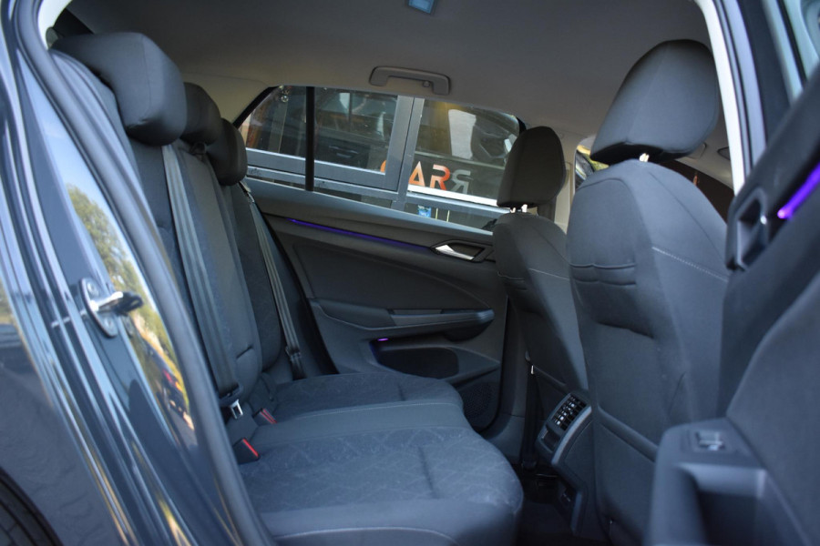 Volkswagen Golf 1.5 TSI Life Business Lane ACC Keyless StuurVerw. Stoelvw