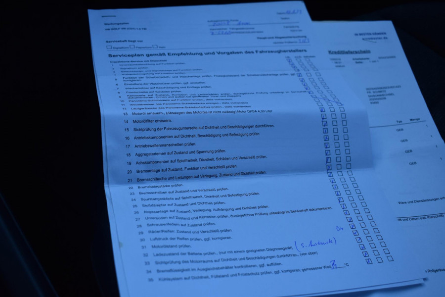 Volkswagen Golf 1.5 TSI Life Business Lane ACC Keyless StuurVerw. Stoelvw