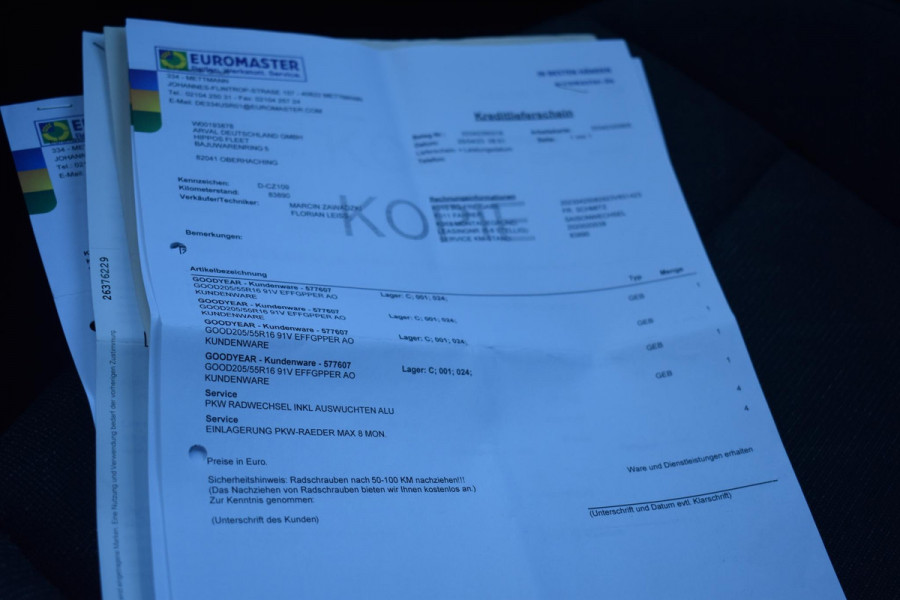 Volkswagen Golf 1.5 TSI Life Business Lane ACC Keyless StuurVerw. Stoelvw