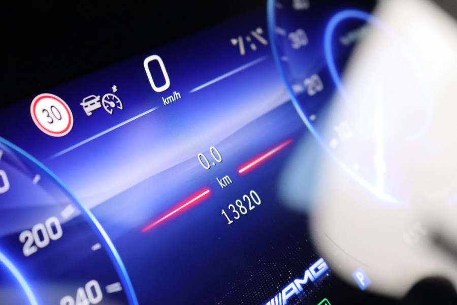 Mercedes-Benz EQE SUV AMG 53 4MATIC+ 91 kWh | MBUX Hyperscreen | Airmatic | Achterasbesturing | Distronic+ | Memory | Stoelventilatie | Burmester | Digital Light | Trekhaak | HUD | Warmtepomp |