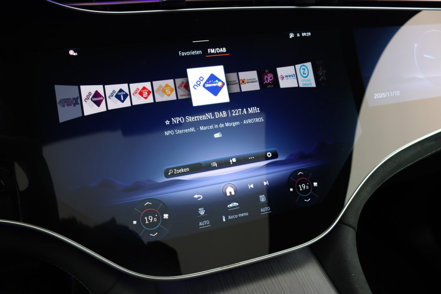 Mercedes-Benz EQE SUV AMG 53 4MATIC+ 91 kWh | MBUX Hyperscreen | Airmatic | Achterasbesturing | Distronic+ | Memory | Stoelventilatie | Burmester | Digital Light | Trekhaak | HUD | Warmtepomp |