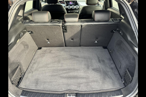 Mercedes-Benz GLA 200 AMG Sfeerverlichting Trekhaak Cruise Climate Navigatie Bluetooth Stoelverwarming