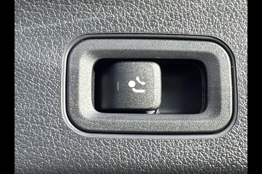 Mercedes-Benz GLA 200 AMG Sfeerverlichting Trekhaak Cruise Climate Navigatie Bluetooth Stoelverwarming