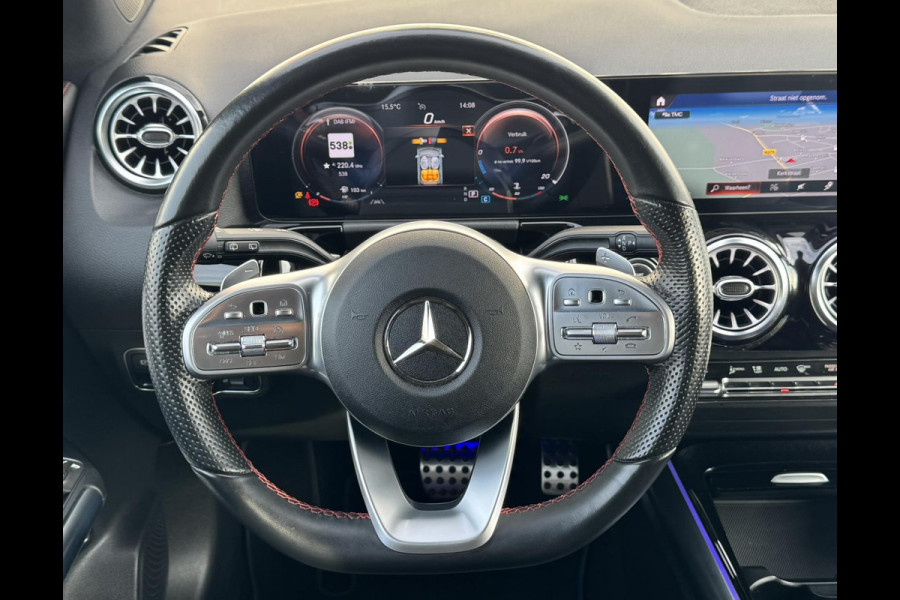Mercedes-Benz GLA 200 AMG Sfeerverlichting Trekhaak Cruise Climate Navigatie Bluetooth Stoelverwarming