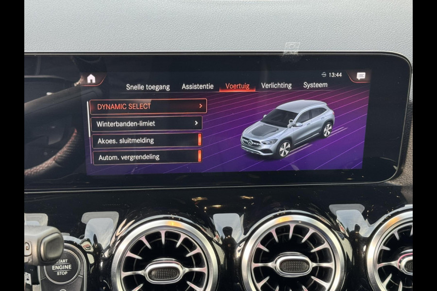 Mercedes-Benz GLA 200 AMG Sfeerverlichting Trekhaak Cruise Climate Navigatie Bluetooth Stoelverwarming