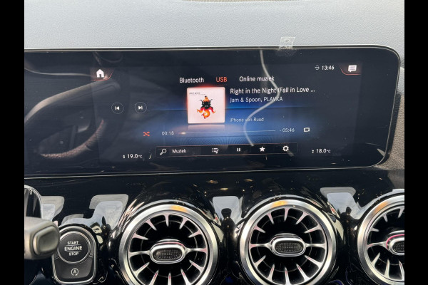 Mercedes-Benz GLA 200 AMG Sfeerverlichting Trekhaak Cruise Climate Navigatie Bluetooth Stoelverwarming