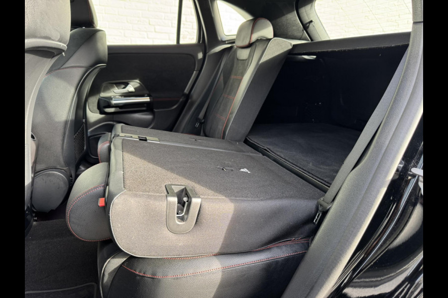 Mercedes-Benz GLA 200 AMG Sfeerverlichting Trekhaak Cruise Climate Navigatie Bluetooth Stoelverwarming