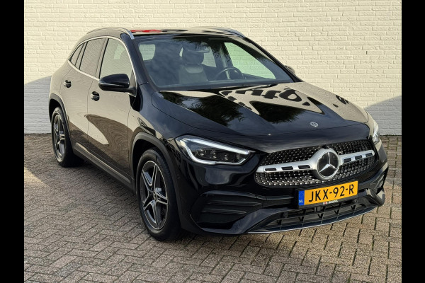 Mercedes-Benz GLA 200 AMG Sfeerverlichting Trekhaak Cruise Climate Navigatie Bluetooth Stoelverwarming