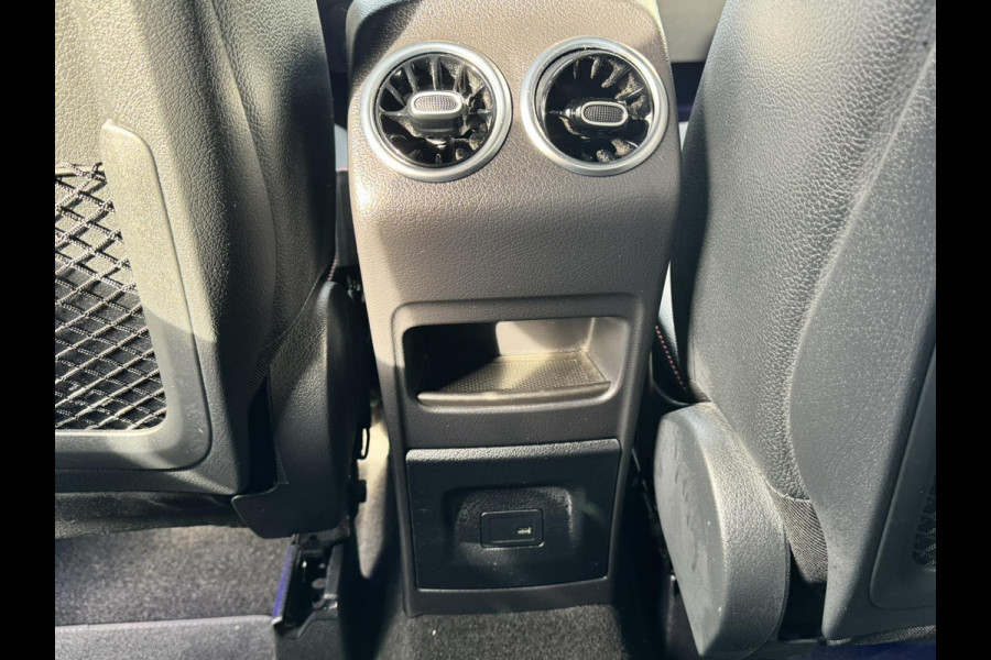 Mercedes-Benz GLA 200 AMG Sfeerverlichting Trekhaak Cruise Climate Navigatie Bluetooth Stoelverwarming