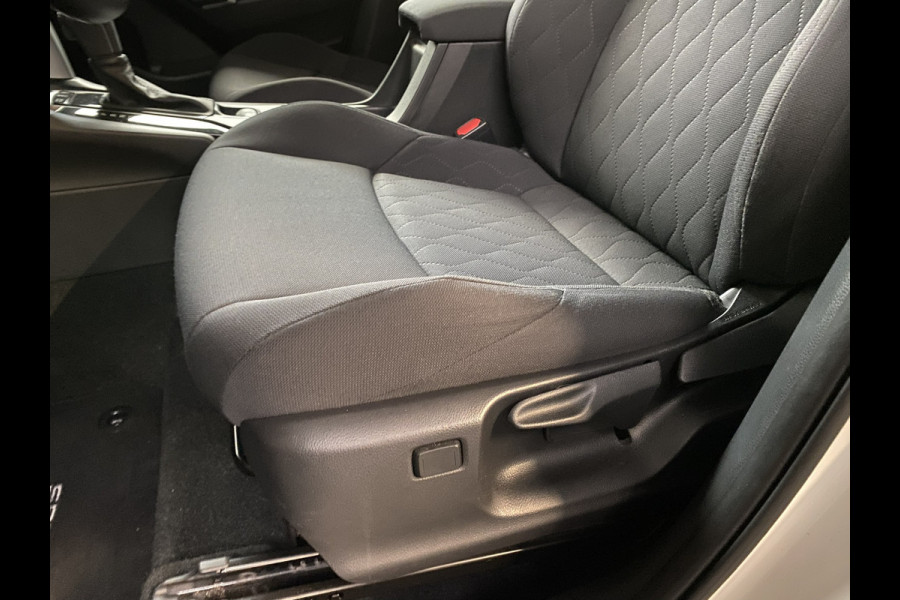 Toyota Corolla Cross Hybrid 140 Dynamic Automaat uit 2024 Rijklaar + Fabrieksgarantie Henk Jongen Auto's in Helmond,  al 50 jaar service zoals 't hoort!