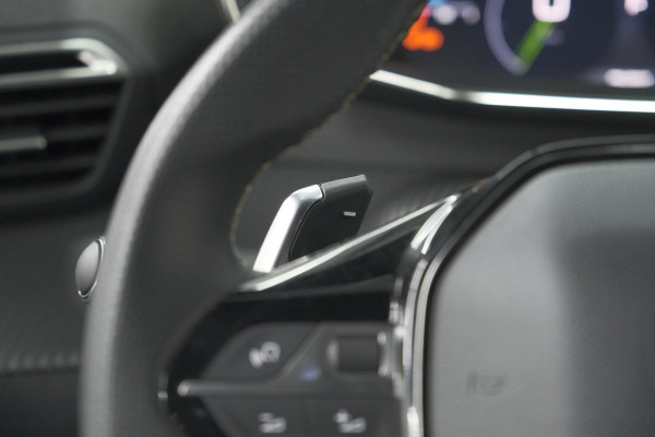 Peugeot 2008 PureTech 130 EAT8 GT | Camera | Apple Carplay | Parkeersensoren | 17 Inch Lichtmetalen Velgen