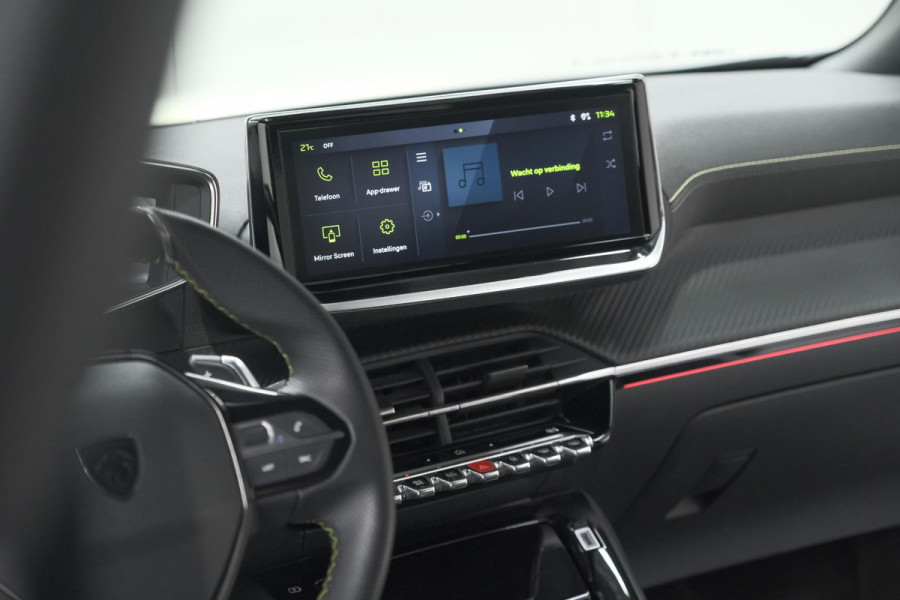 Peugeot 2008 PureTech 130 EAT8 GT | Camera | Apple Carplay | Parkeersensoren | 17 Inch Lichtmetalen Velgen