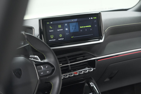 Peugeot 2008 PureTech 130 EAT8 GT | Camera | Apple Carplay | Parkeersensoren | 17 Inch Lichtmetalen Velgen