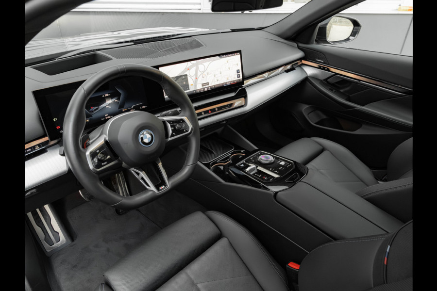 BMW i5 eDrive40 M-Sport Pro - Pano - Onderstel Prof - Driving Ass Prof - Harman Kardon