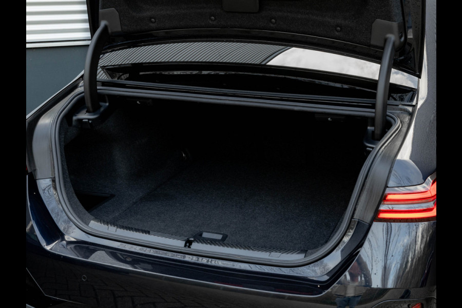 BMW i5 eDrive40 M-Sport Pro - Pano - Onderstel Prof - Driving Ass Prof - Harman Kardon