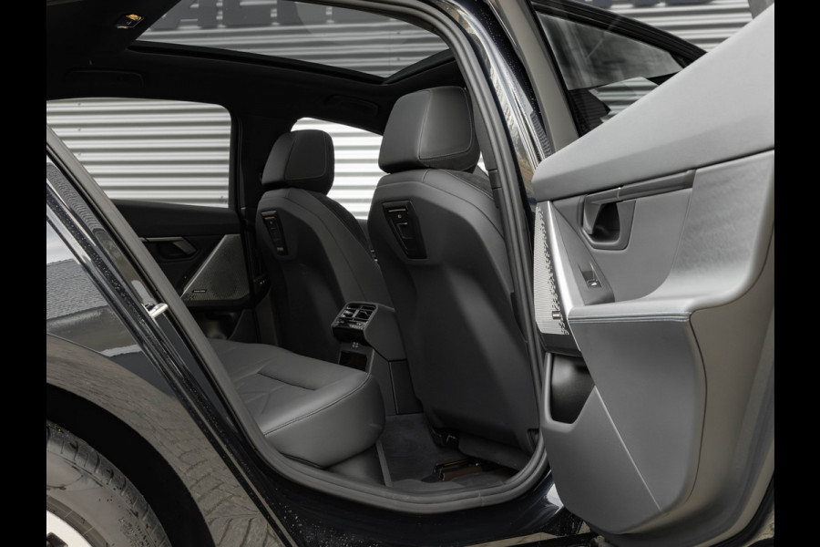 BMW i5 eDrive40 M-Sport Pro - Pano - Onderstel Prof - Driving Ass Prof - Harman Kardon