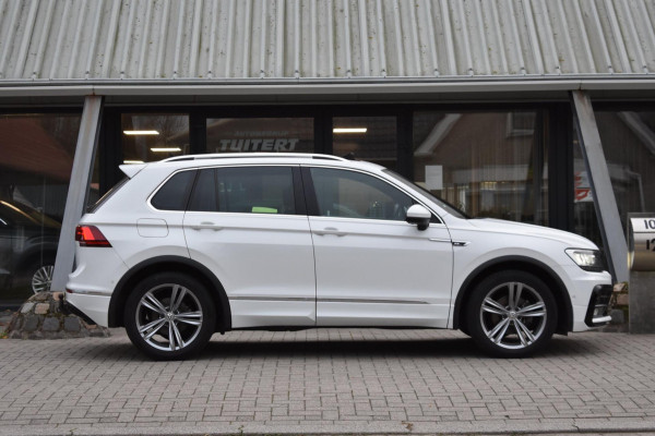 Volkswagen Tiguan 1.5 TSI ACT R-Line | TREKHAAK | CAMERA | DEALER ONDERHOUDEN | STOELVERWARMING | PANORAMADAK | APPLE CARPLAY