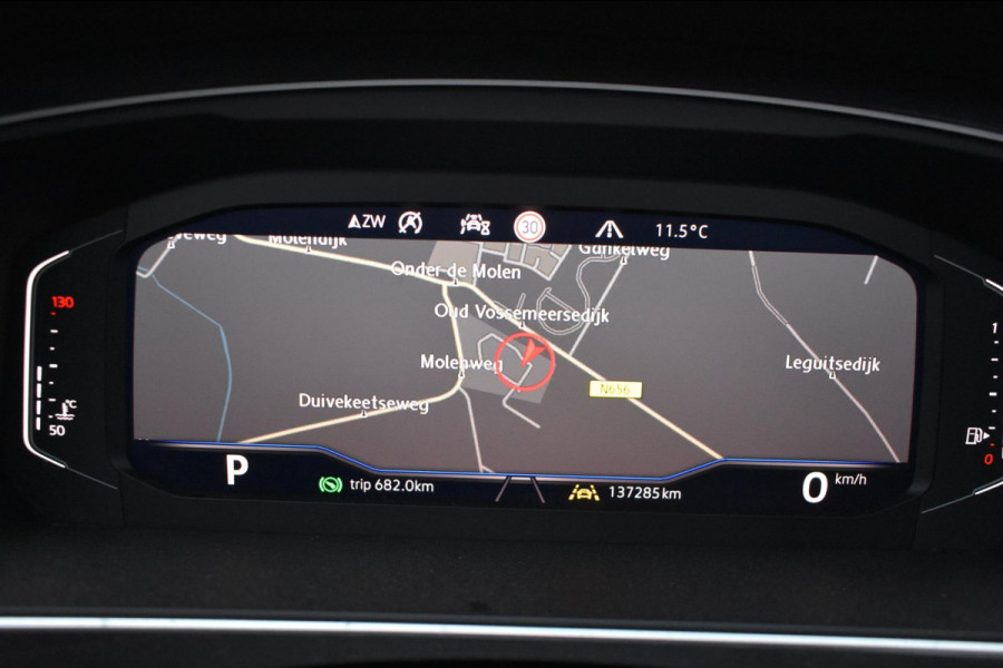 Volkswagen Tiguan 1.5 TSI ACT R-Line | TREKHAAK | CAMERA | DEALER ONDERHOUDEN | STOELVERWARMING | PANORAMADAK | APPLE CARPLAY