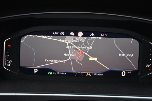 Volkswagen Tiguan 1.5 TSI ACT R-Line | TREKHAAK | CAMERA | DEALER ONDERHOUDEN | STOELVERWARMING | PANORAMADAK | APPLE CARPLAY