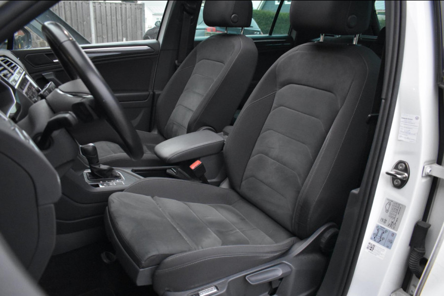 Volkswagen Tiguan 1.5 TSI ACT R-Line | TREKHAAK | CAMERA | DEALER ONDERHOUDEN | STOELVERWARMING | PANORAMADAK | APPLE CARPLAY