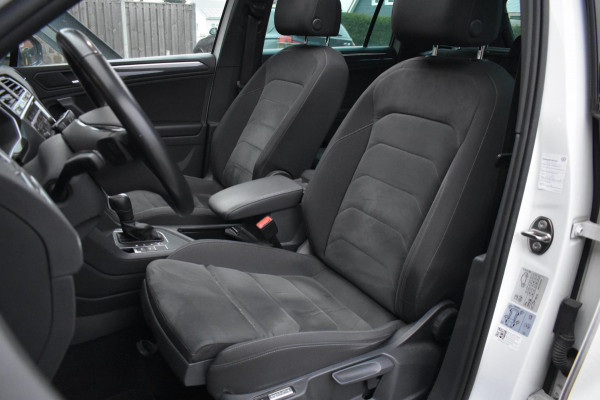 Volkswagen Tiguan 1.5 TSI ACT R-Line | TREKHAAK | CAMERA | DEALER ONDERHOUDEN | STOELVERWARMING | PANORAMADAK | APPLE CARPLAY