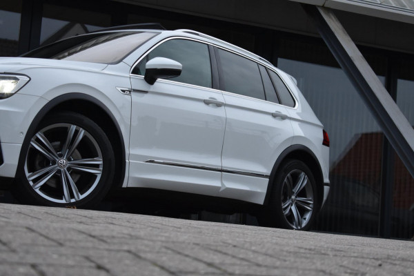 Volkswagen Tiguan 1.5 TSI ACT R-Line | TREKHAAK | CAMERA | DEALER ONDERHOUDEN | STOELVERWARMING | PANORAMADAK | APPLE CARPLAY