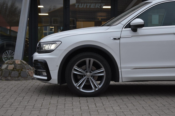 Volkswagen Tiguan 1.5 TSI ACT R-Line | TREKHAAK | CAMERA | DEALER ONDERHOUDEN | STOELVERWARMING | PANORAMADAK | APPLE CARPLAY