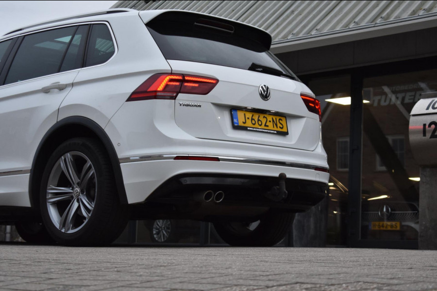Volkswagen Tiguan 1.5 TSI ACT R-Line | TREKHAAK | CAMERA | DEALER ONDERHOUDEN | STOELVERWARMING | PANORAMADAK | APPLE CARPLAY