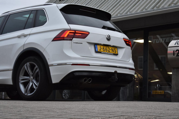 Volkswagen Tiguan 1.5 TSI ACT R-Line | TREKHAAK | CAMERA | DEALER ONDERHOUDEN | STOELVERWARMING | PANORAMADAK | APPLE CARPLAY