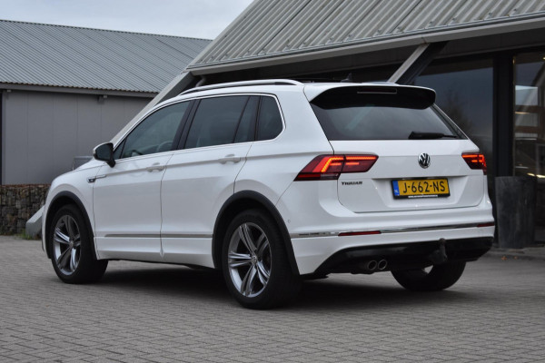Volkswagen Tiguan 1.5 TSI ACT R-Line | TREKHAAK | CAMERA | DEALER ONDERHOUDEN | STOELVERWARMING | PANORAMADAK | APPLE CARPLAY