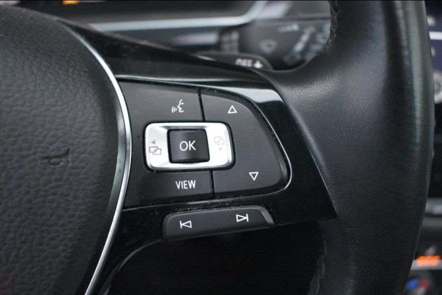 Volkswagen Tiguan 1.5 TSI ACT R-Line | TREKHAAK | CAMERA | DEALER ONDERHOUDEN | STOELVERWARMING | PANORAMADAK | APPLE CARPLAY