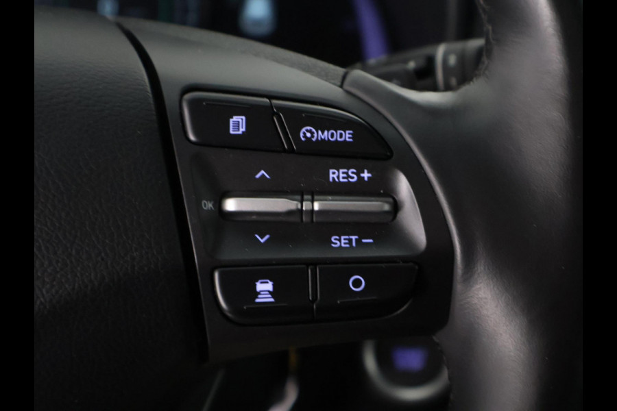 Hyundai Kona EV Fashion Design 64 kWh Two-Tone 400 km actieradius | ACCU 100% | Navigatie | Schuif-/Kanteldak | Leder |