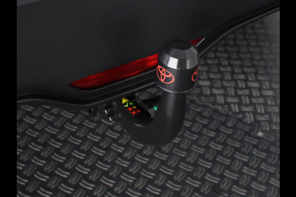Toyota C-HR 1.8 Hybrid Active Bi-Tone | Trekhaak | Camera | Cruise Control