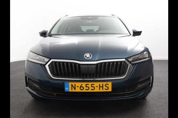 Škoda Octavia Combi 1.0 e-TSI Automaat Business Edition Climate control | Cruise control | Parkeersensoren | Navigatie | LED | Trekhaak | Lichtmetalen velgen | Apple Carplay / Android Auto