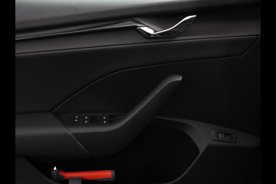 Škoda Octavia Combi 1.0 e-TSI Automaat Business Edition Climate control | Cruise control | Parkeersensoren | Navigatie | LED | Trekhaak | Lichtmetalen velgen | Apple Carplay / Android Auto